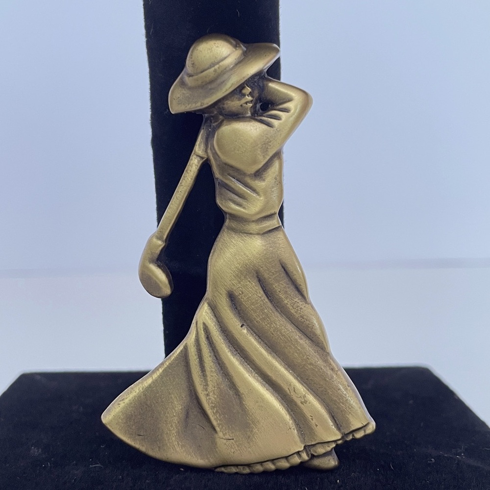 Vintage 80’s FORT Gold Tone Female Golfer Sports Patriotic Femme Pin / Brooch